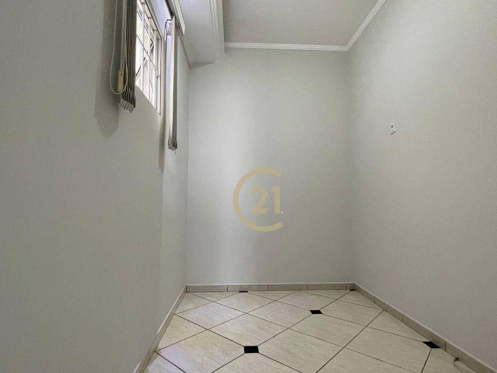 Casa para alugar com 4 quartos, 206m² - Foto 7