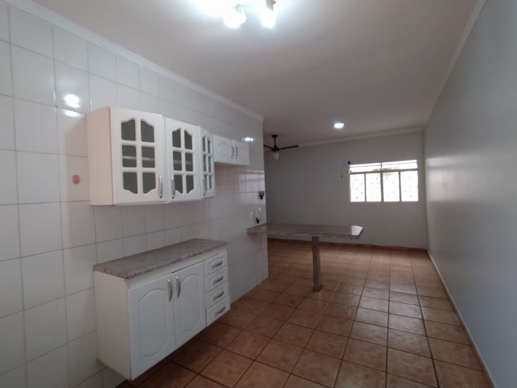 Casa à venda com 3 quartos, 220m² - Foto 5