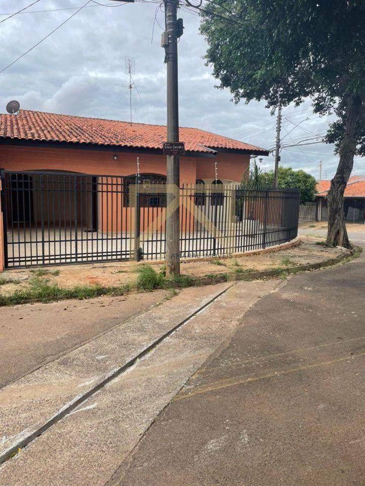 Casa à venda com 3 quartos, 200m² - Foto 2