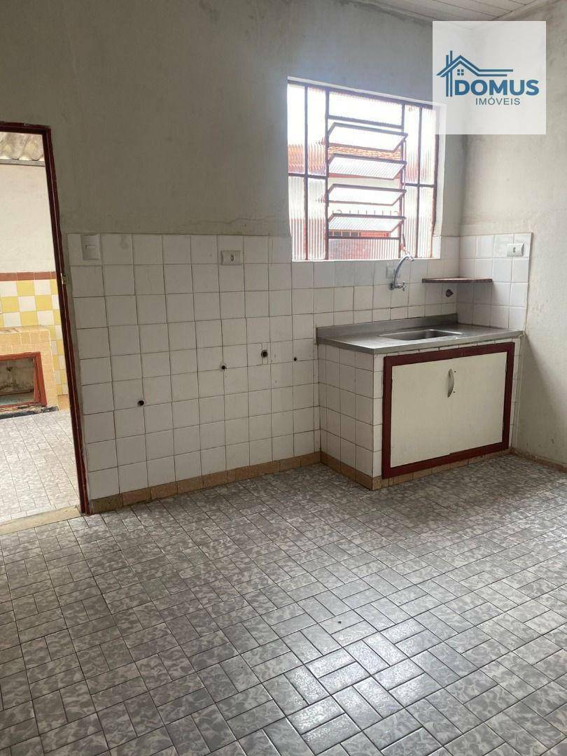 Casa para alugar com 4 quartos, 180m² - Foto 31