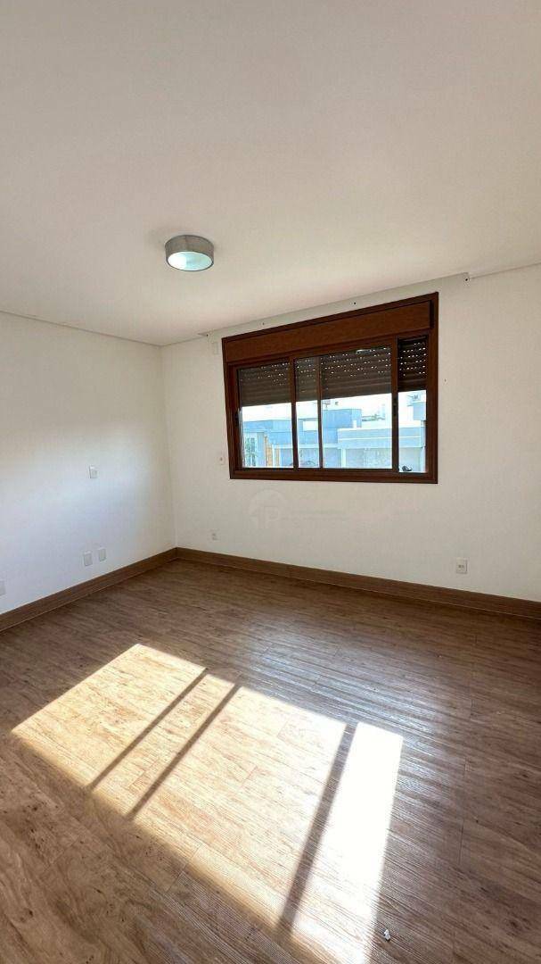 Casa de Condomínio para alugar com 5 quartos, 308m² - Foto 3