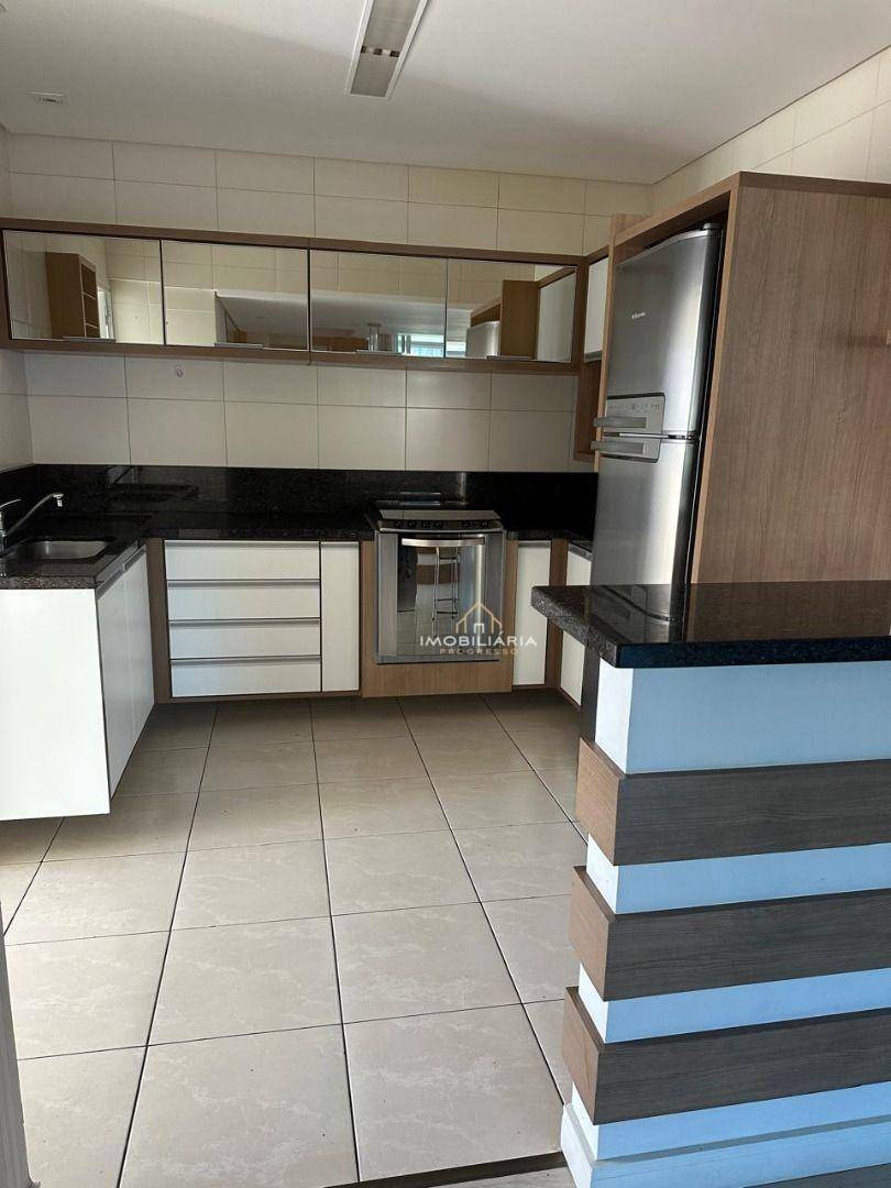 Apartamento para alugar com 2 quartos, 130m² - Foto 9