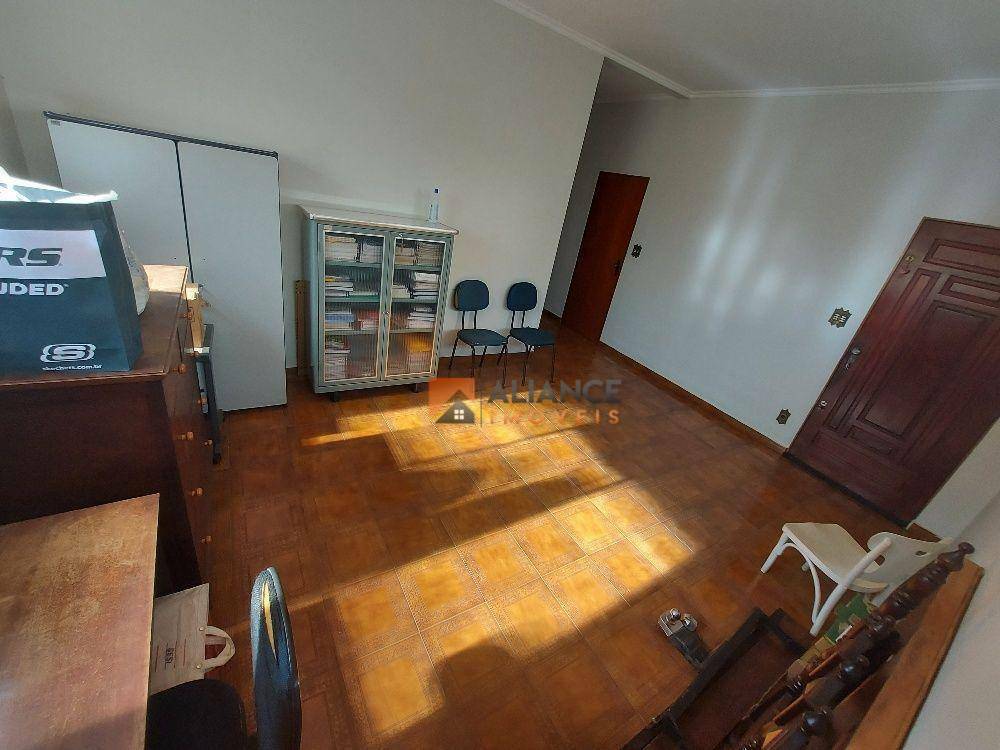 Casa à venda com 3 quartos, 226m² - Foto 8