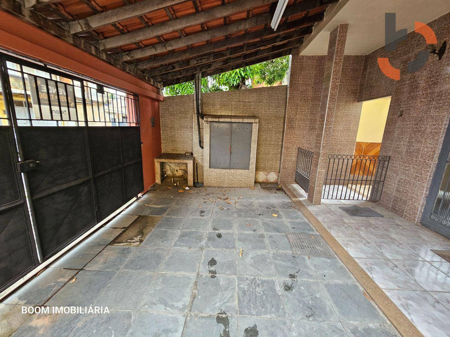 Casa à venda com 6 quartos, 210m² - Foto 4