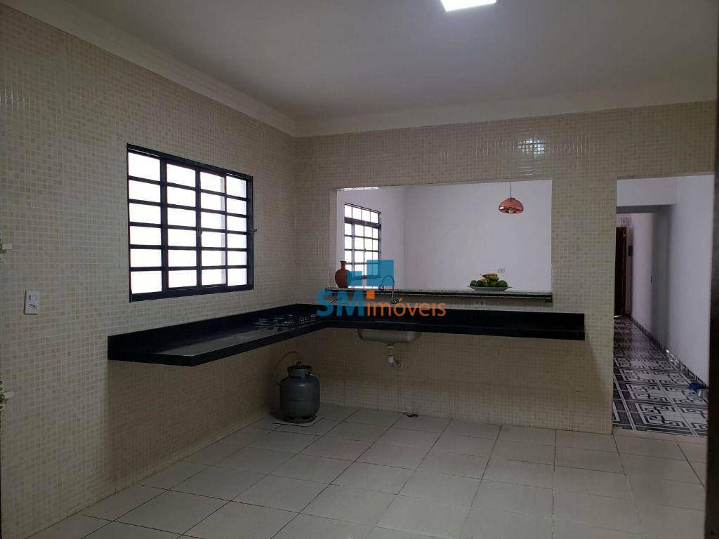 Sobrado à venda com 5 quartos, 220m² - Foto 2