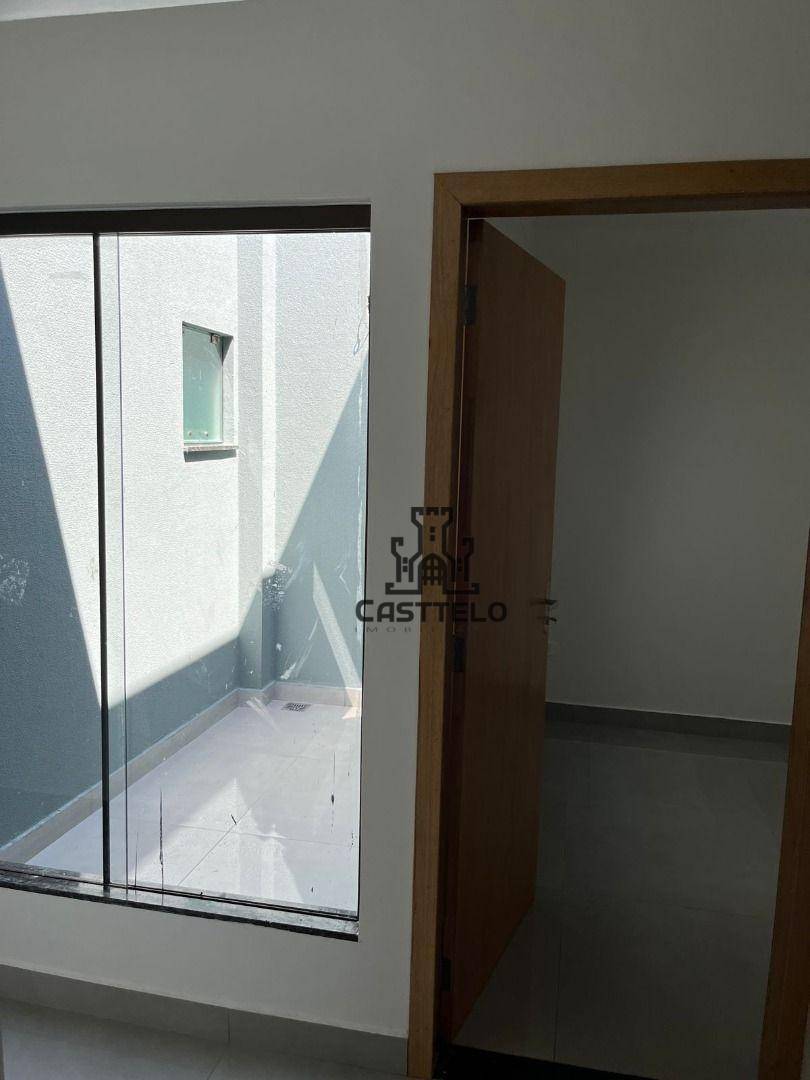 Casa à venda com 3 quartos, 100m² - Foto 5