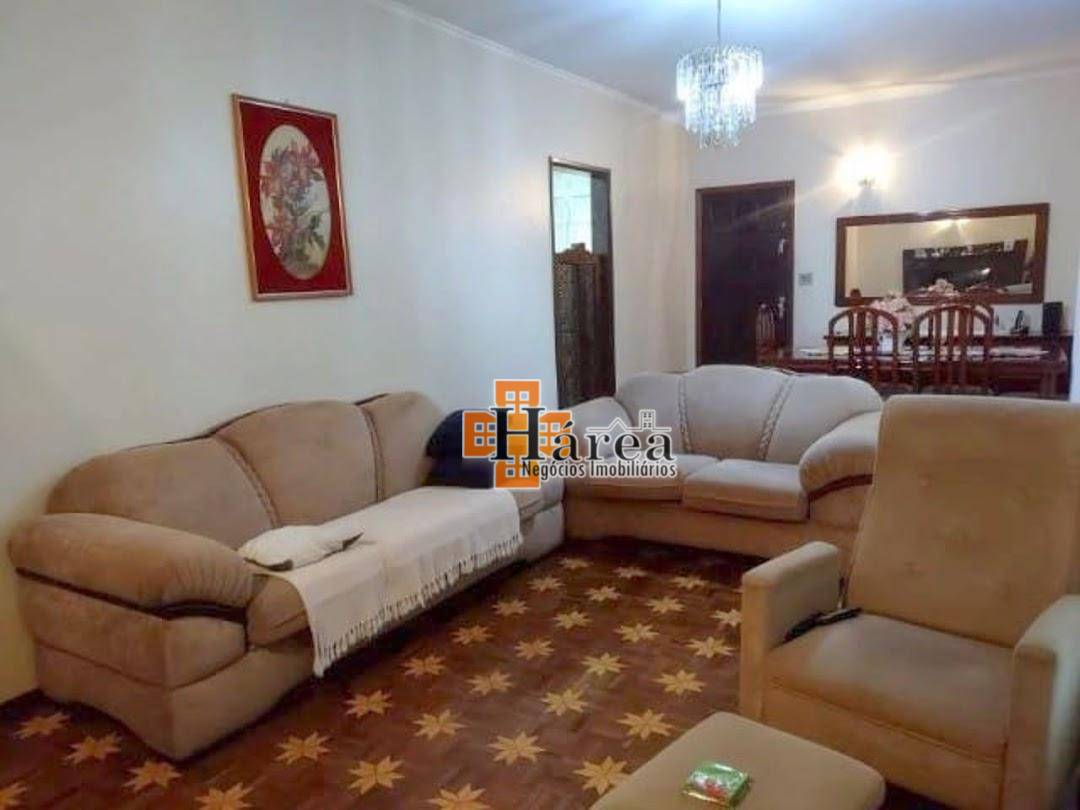 Casa à venda com 3 quartos, 200m² - Foto 1