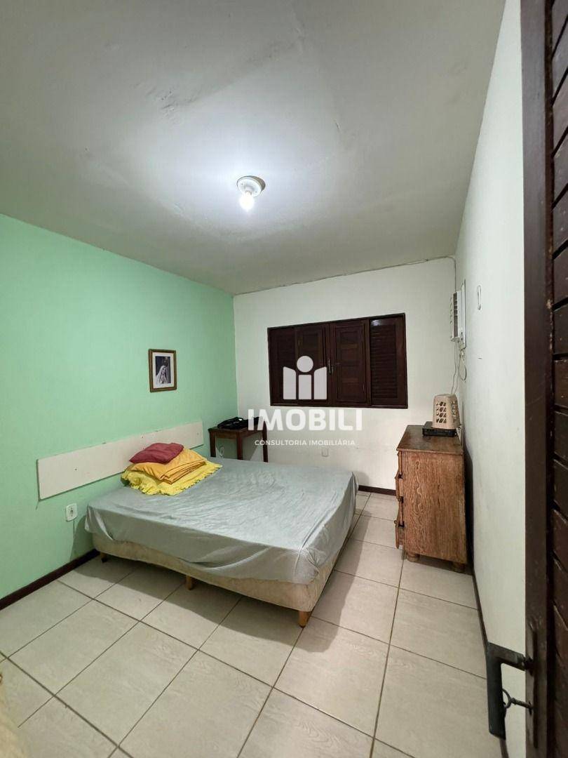 Casa à venda com 6 quartos, 200m² - Foto 12