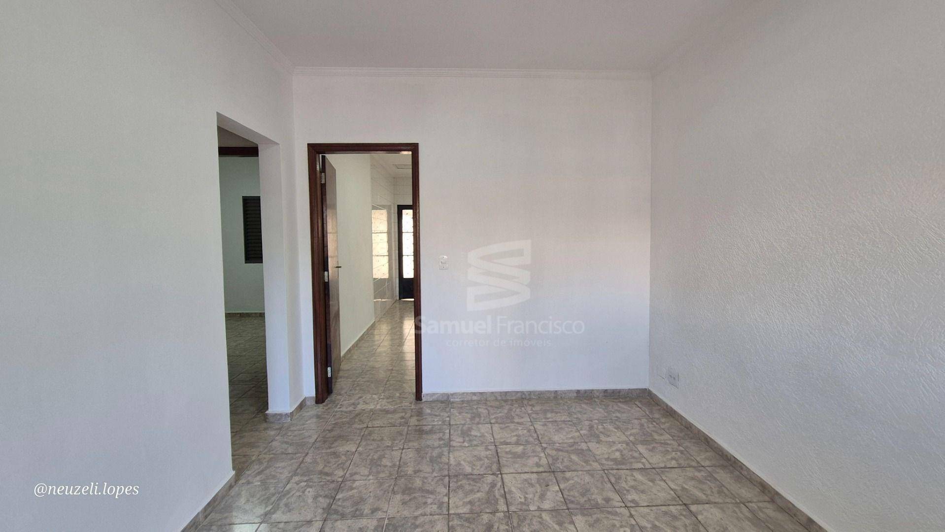 Casa à venda com 2 quartos, 70m² - Foto 3