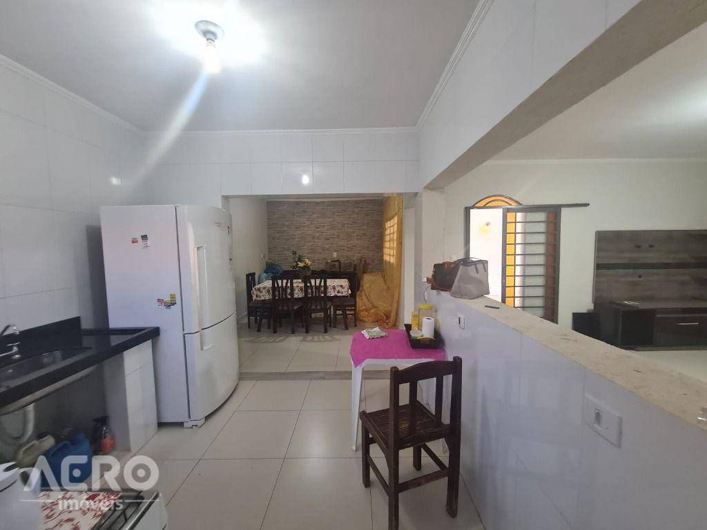 Casa à venda com 2 quartos, 216m² - Foto 10