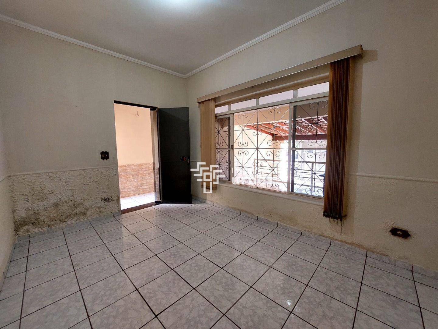 Casa para alugar com 2 quartos, 140m² - Foto 4