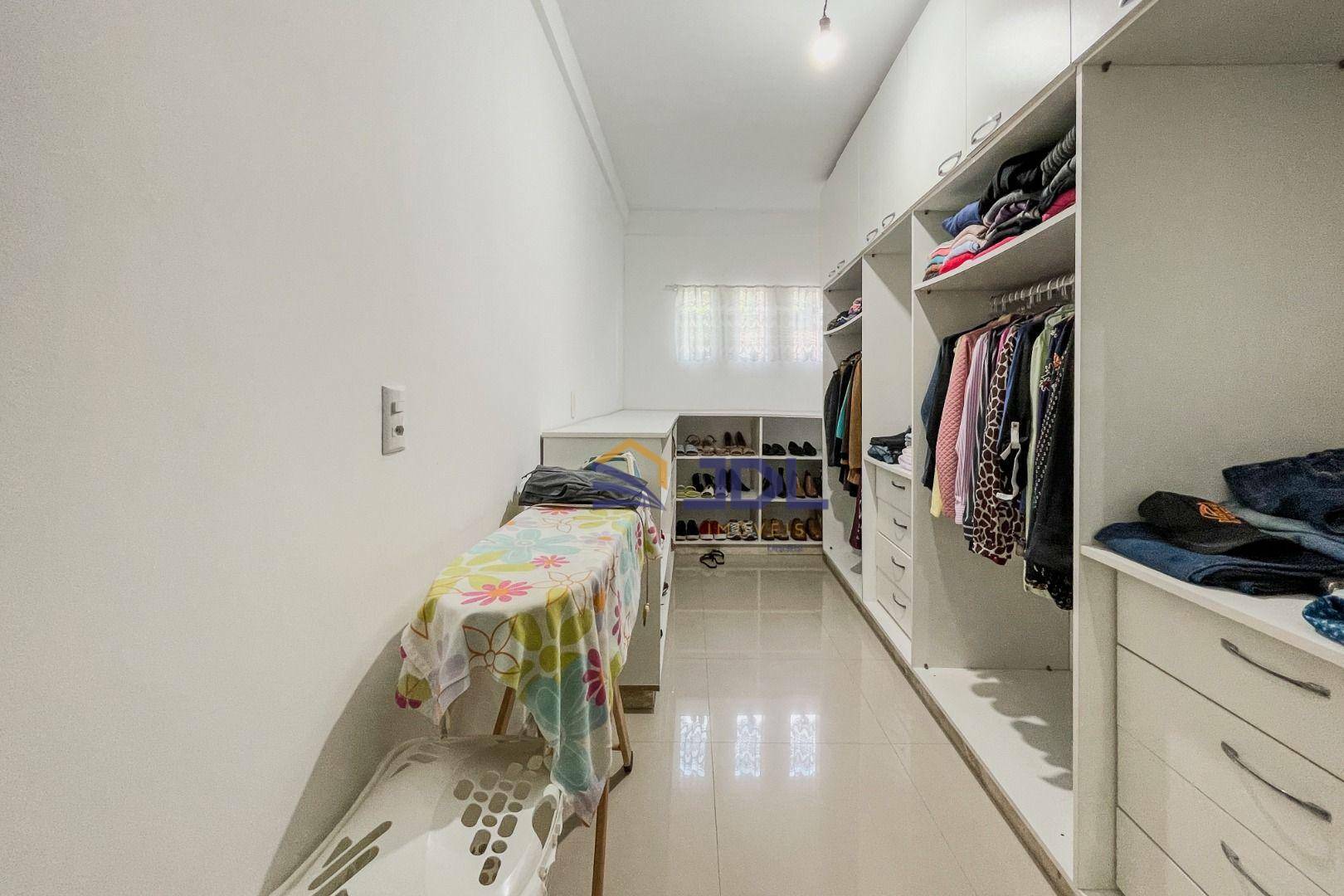 Casa à venda com 4 quartos, 270m² - Foto 5