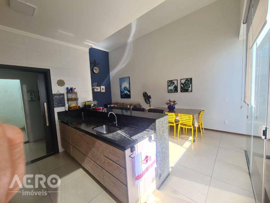 Casa à venda com 3 quartos, 145m² - Foto 2