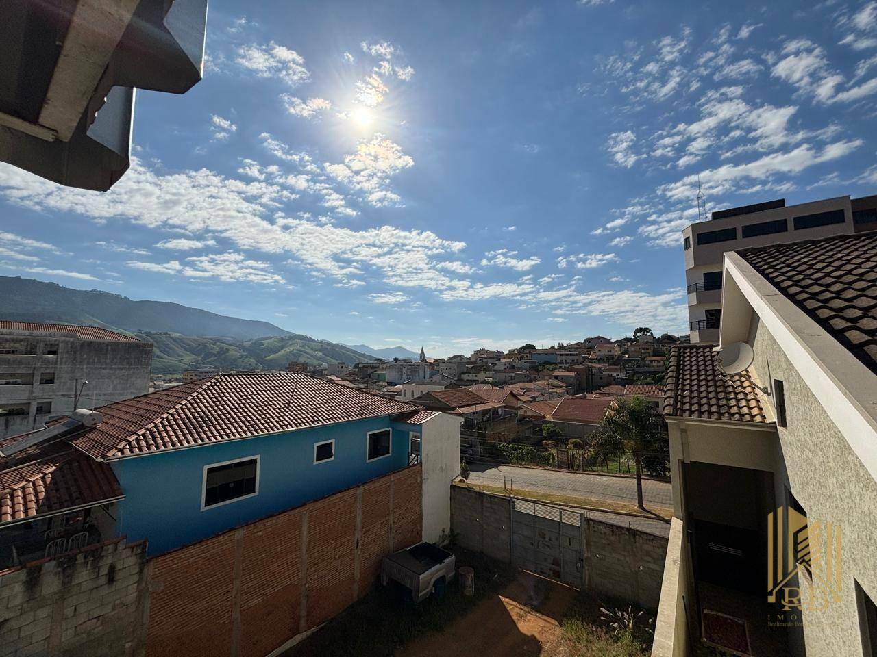 Casa à venda com 3 quartos, 400m² - Foto 4