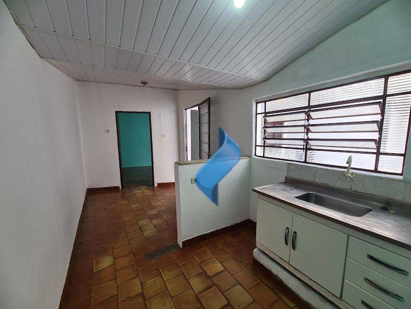 Casa para alugar com 2 quartos, 60m² - Foto 17