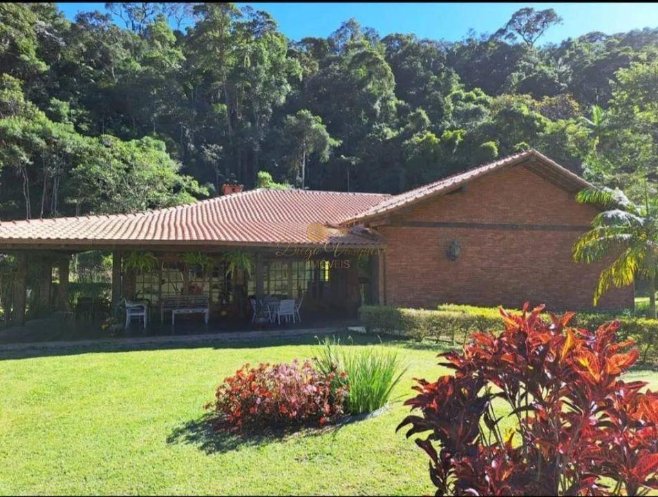 Casa de Condomínio à venda com 4 quartos, 300m² - Foto 1