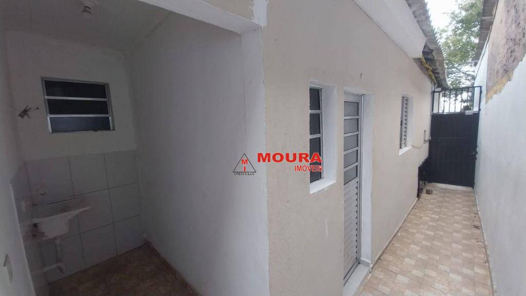 Casa para alugar com 1 quarto, 30m² - Foto 3