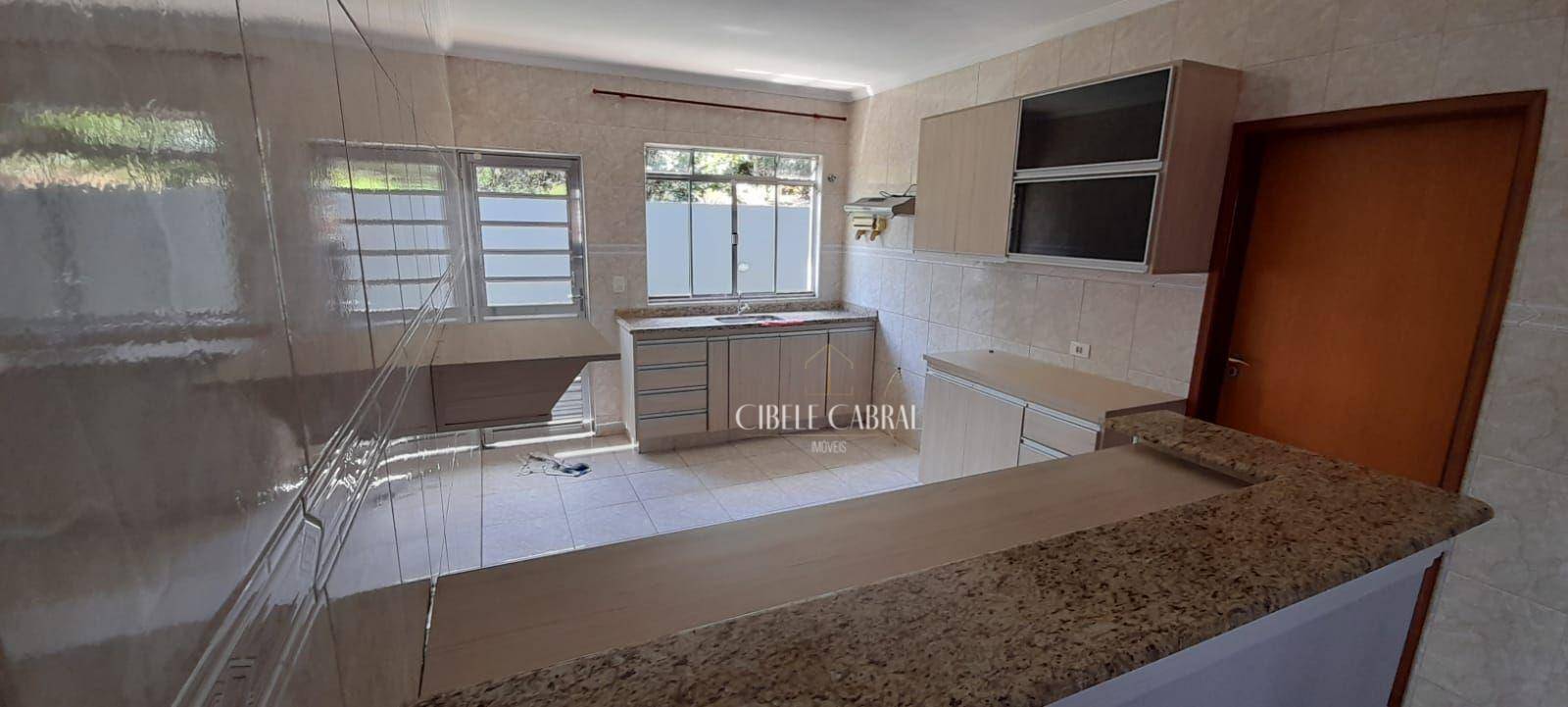 Casa à venda com 3 quartos, 226m² - Foto 4