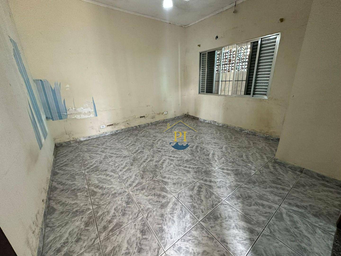 Casa à venda com 2 quartos, 170m² - Foto 2