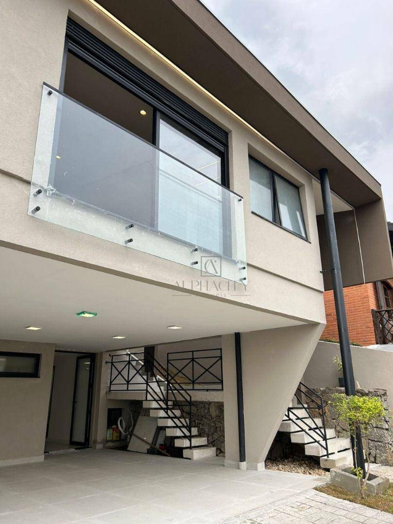 Casa à venda com 4 quartos, 288m² - Foto 1