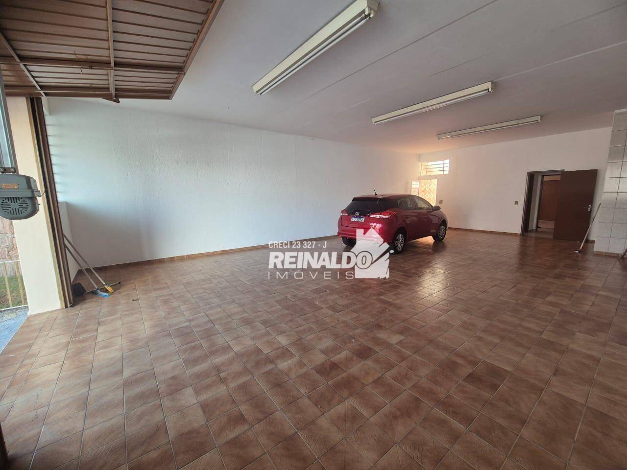 Casa à venda e aluguel com 3 quartos, 250m² - Foto 27