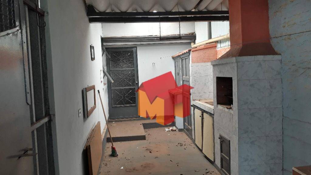 Casa à venda com 4 quartos, 200m² - Foto 16