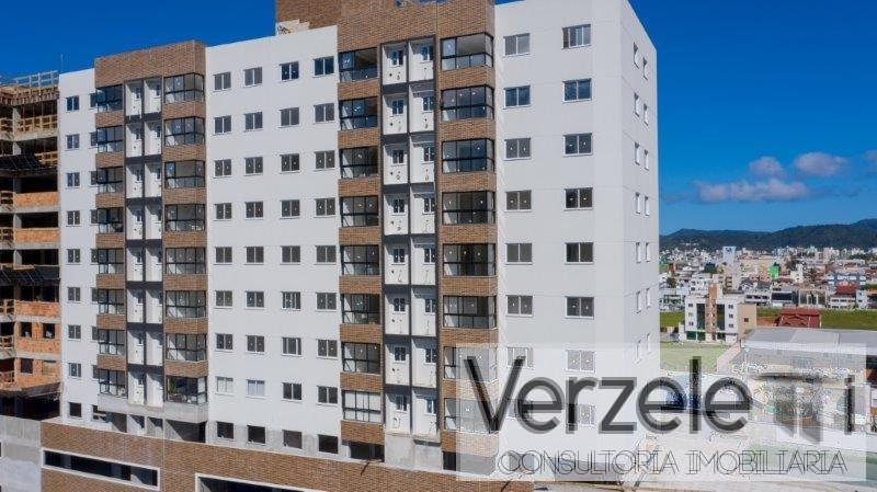 Apartamento à venda com 3 quartos, 179m² - Foto 2