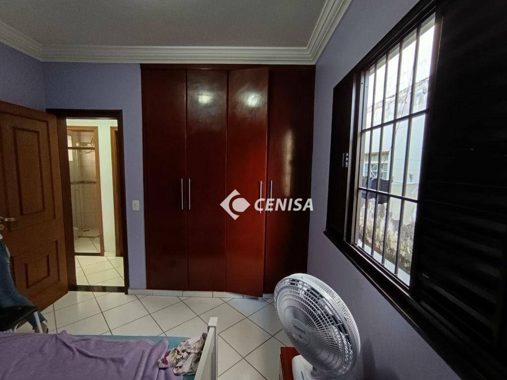 Casa à venda com 5 quartos, 210m² - Foto 13