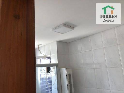 Apartamento à venda com 2 quartos, 75m² - Foto 2