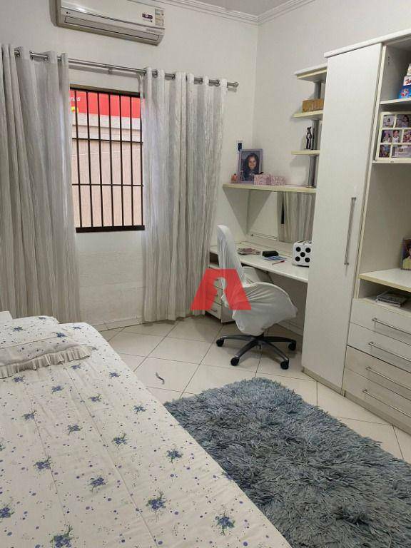 Casa para alugar com 3 quartos, 228m² - Foto 12