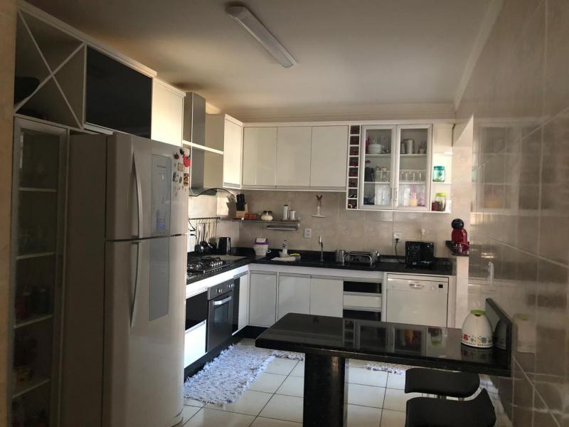 Apartamento à venda com 3 quartos, 144m² - Foto 2