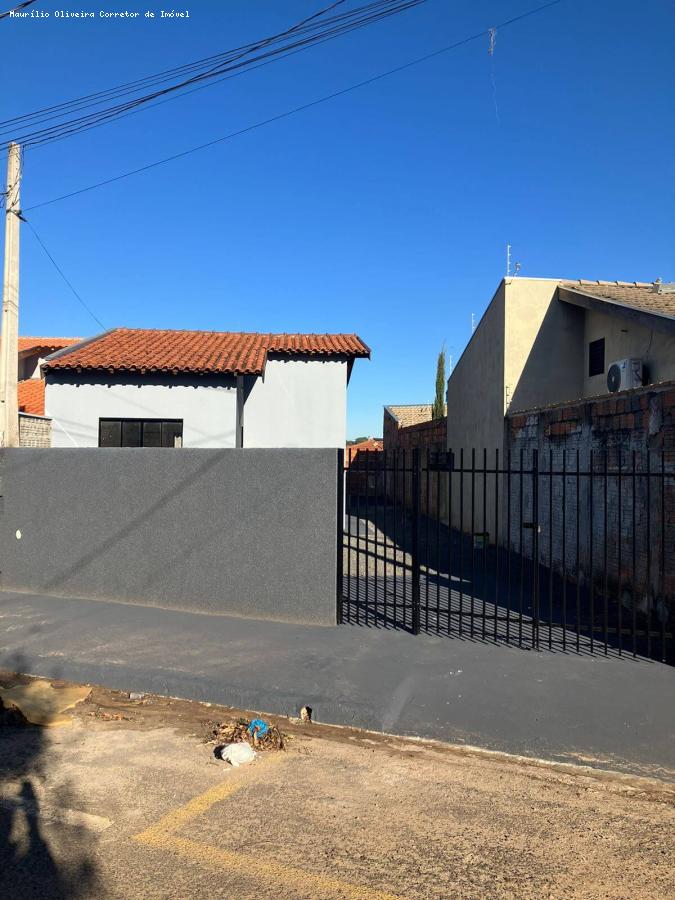 Casa à venda com 2 quartos, 190m² - Foto 2