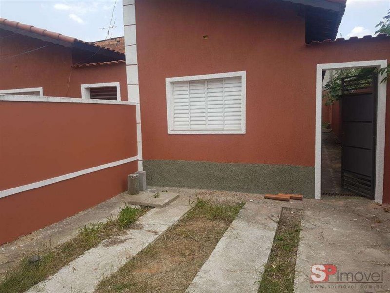 Casa à venda com 3 quartos, 70m² - Foto 2