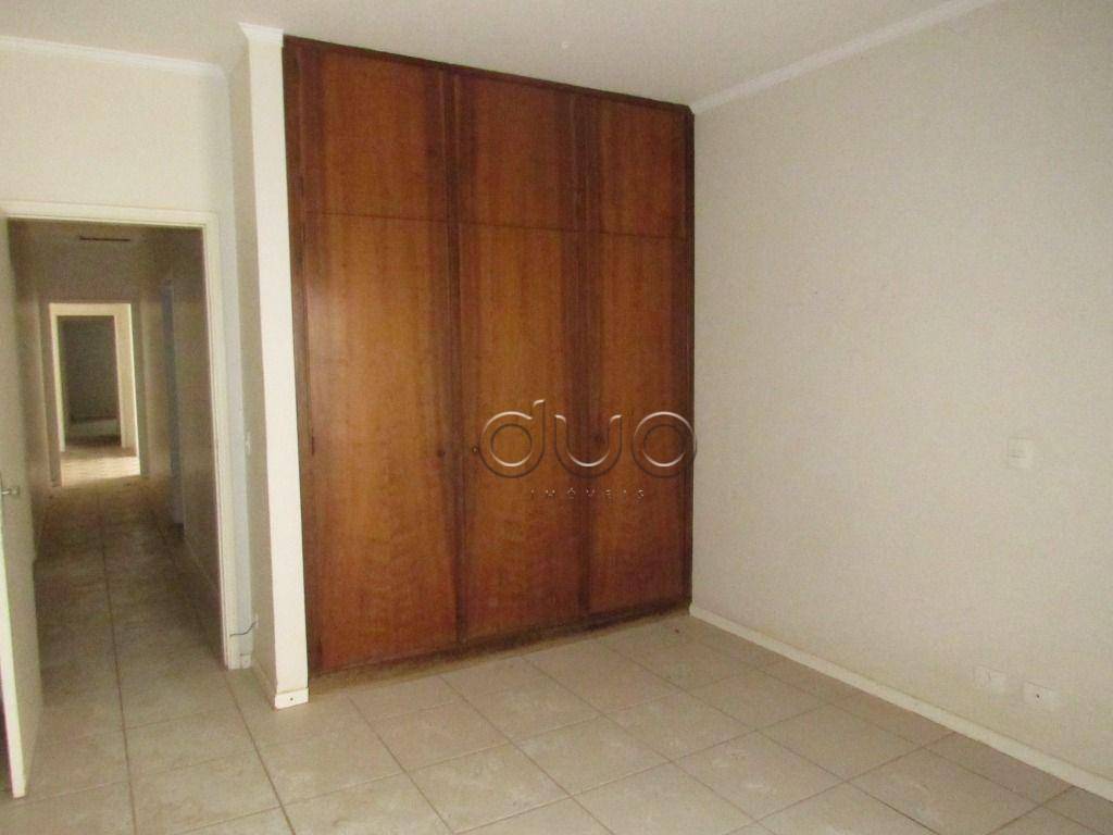 Casa para alugar com 3 quartos, 234m² - Foto 29