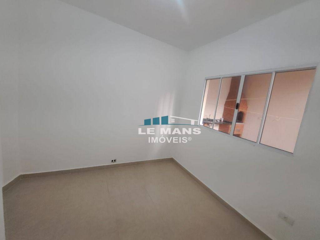 Casa para alugar com 3 quartos, 202m² - Foto 15