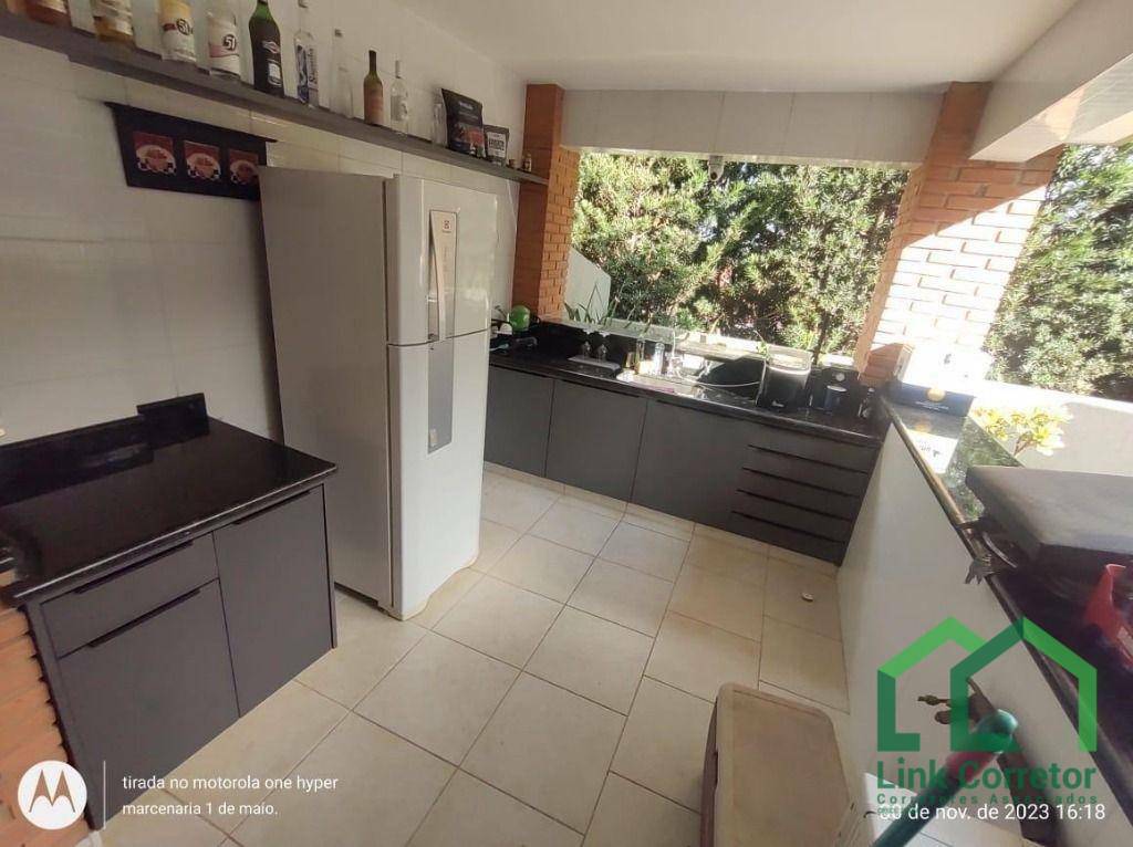 Casa para alugar com 4 quartos, 234m² - Foto 8