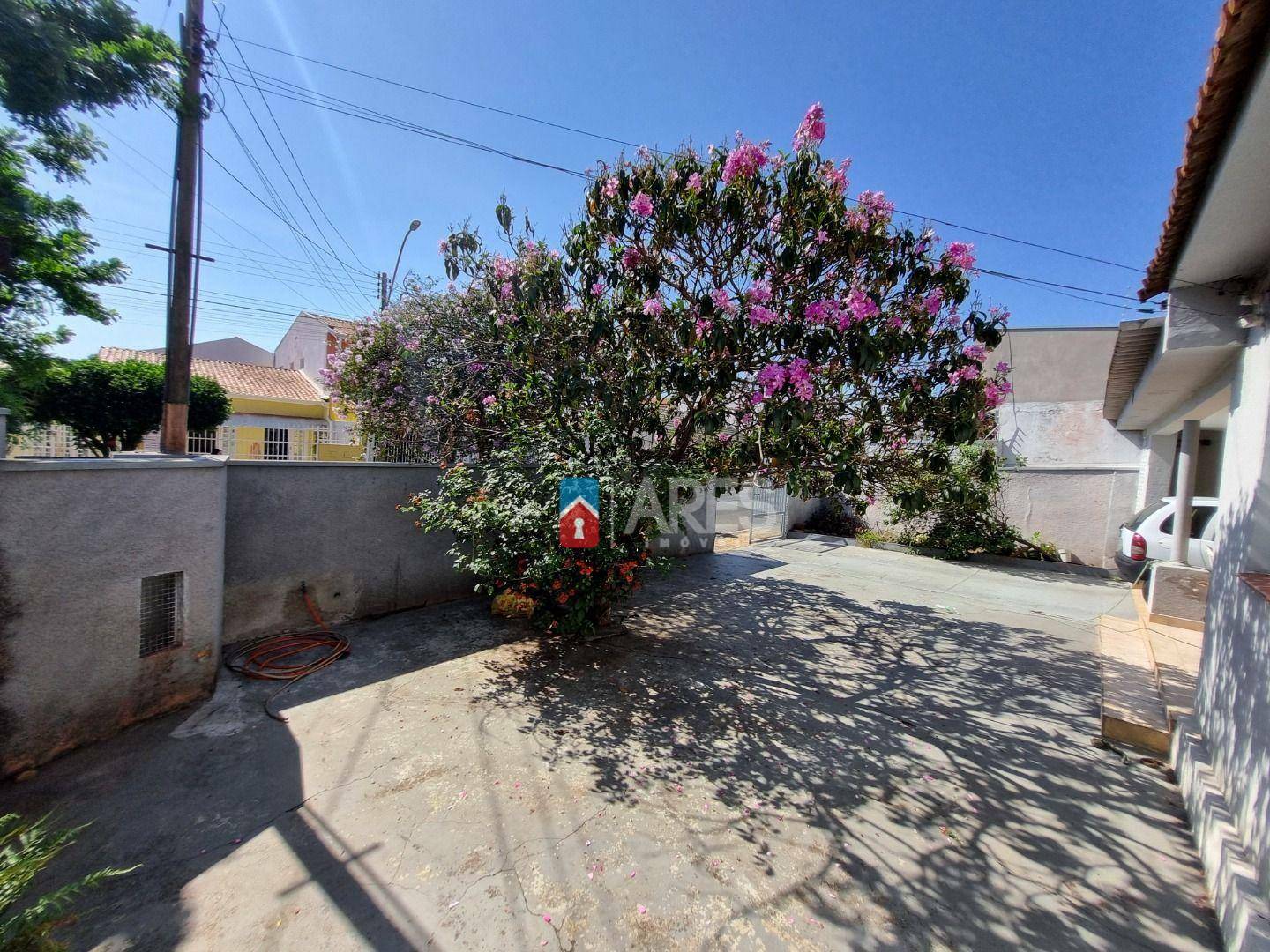 Casa à venda com 4 quartos, 239m² - Foto 2