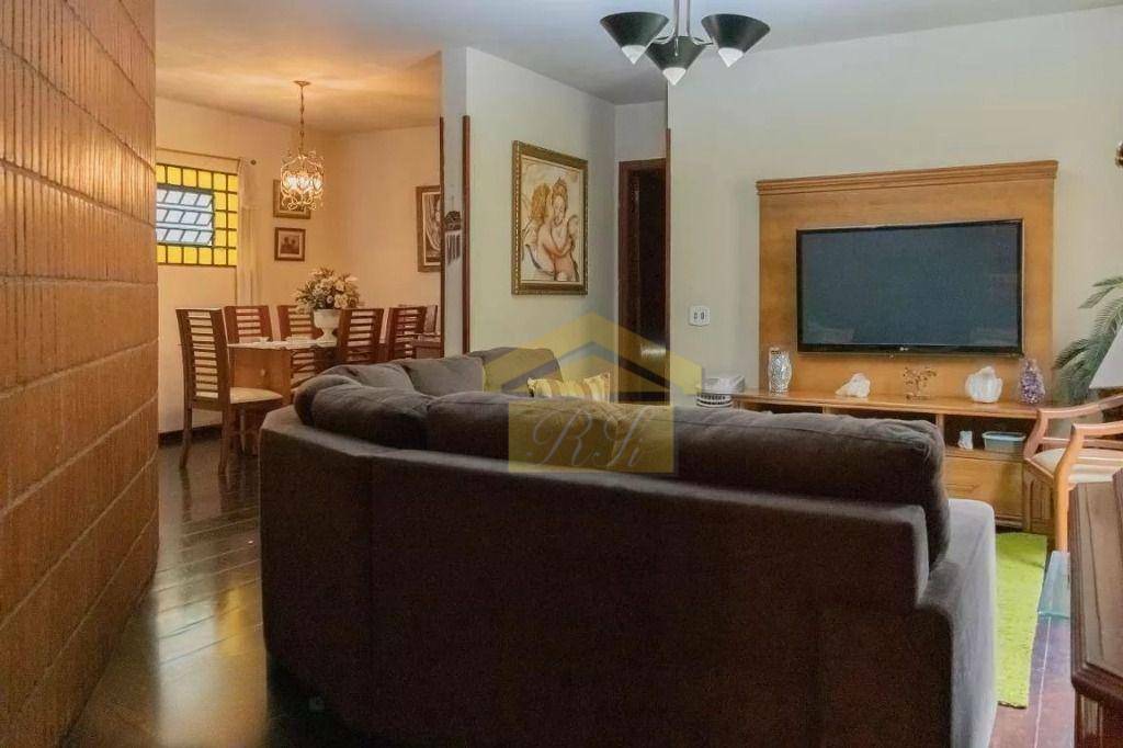 Casa à venda e aluguel com 5 quartos, 205m² - Foto 2
