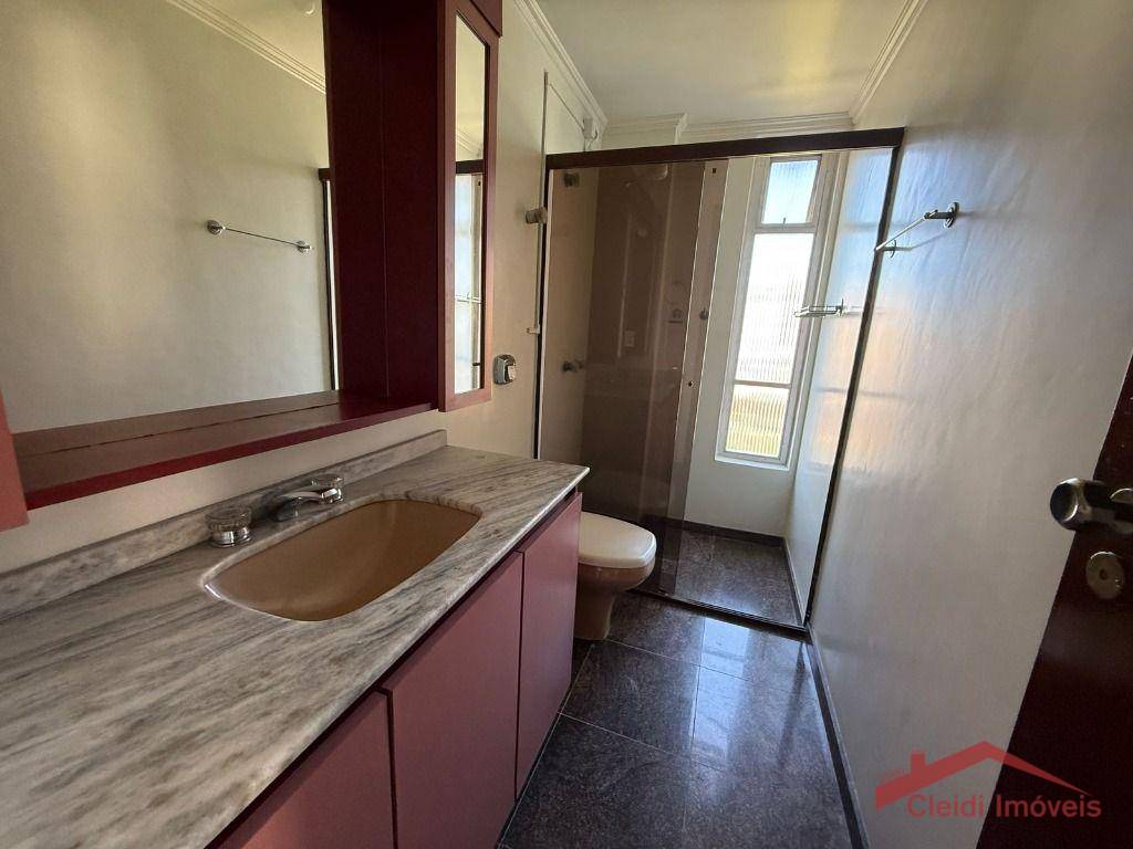 Apartamento para alugar com 3 quartos, 122m² - Foto 11