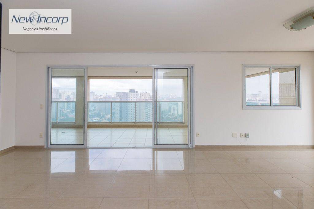 Apartamento à venda com 3 quartos, 227m² - Foto 2