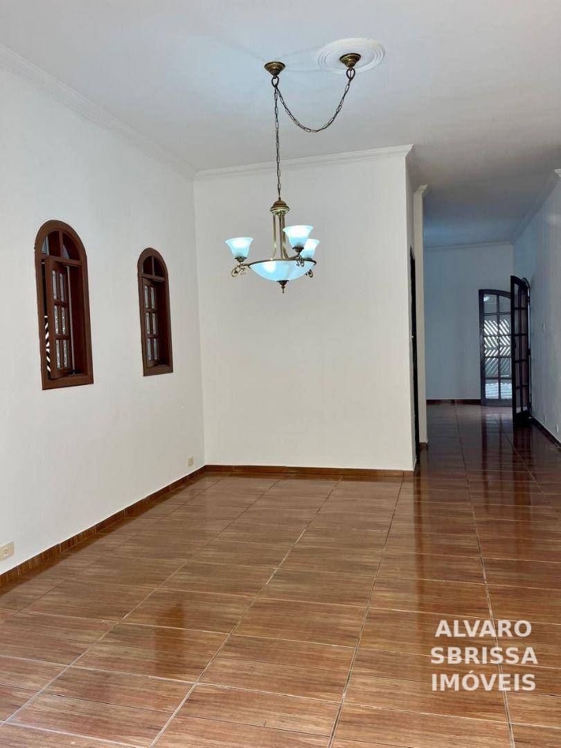 Casa à venda com 4 quartos, 246m² - Foto 1