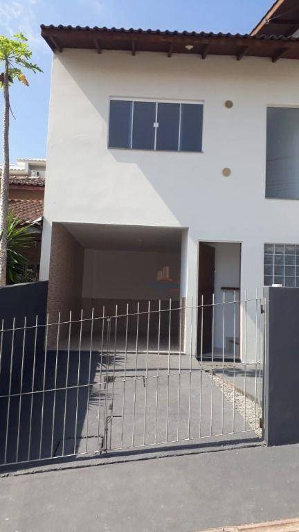 Sobrado à venda com 2 quartos, 85m² - Foto 1