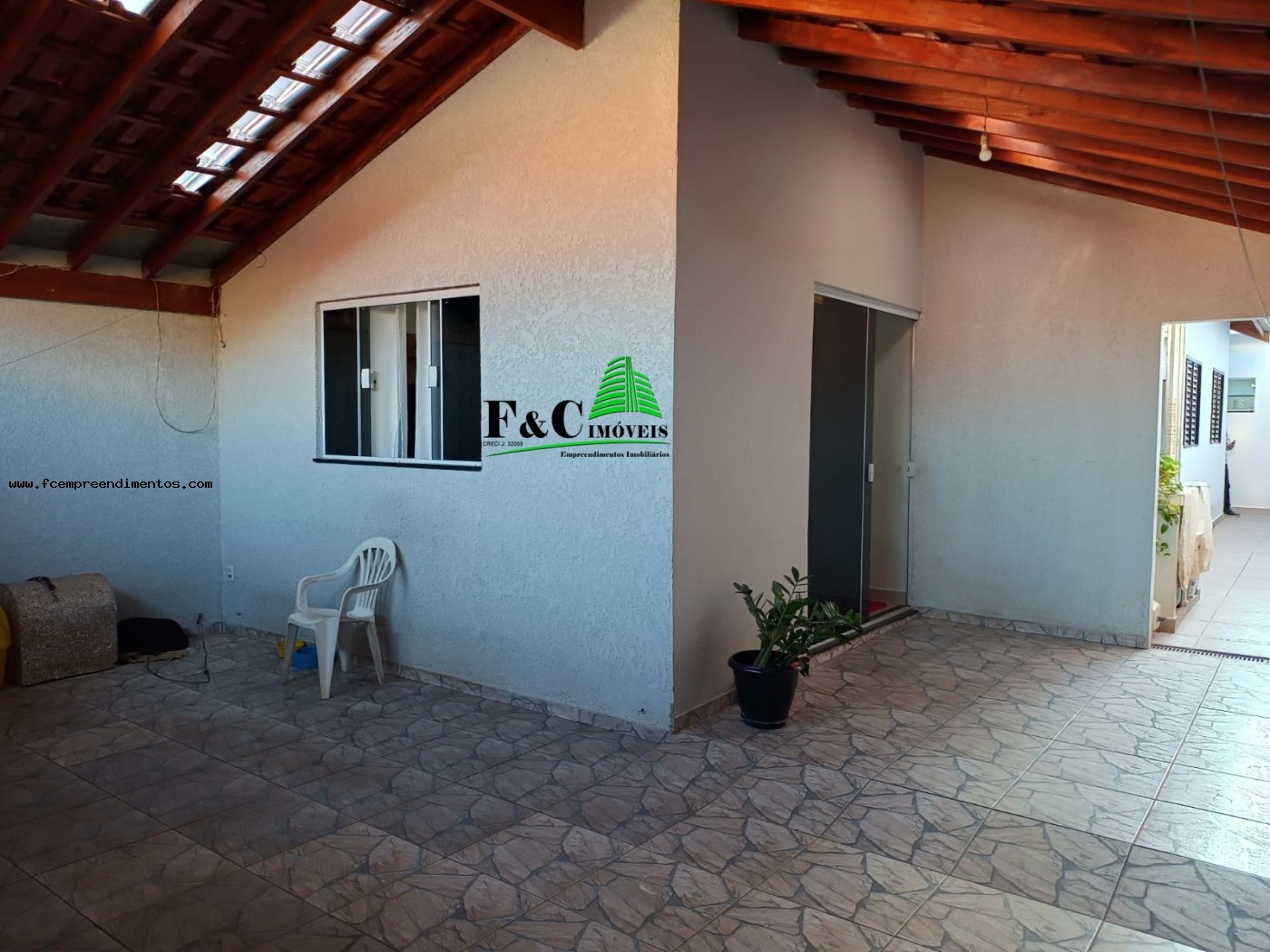 Casa à venda com 2 quartos, 140m² - Foto 1
