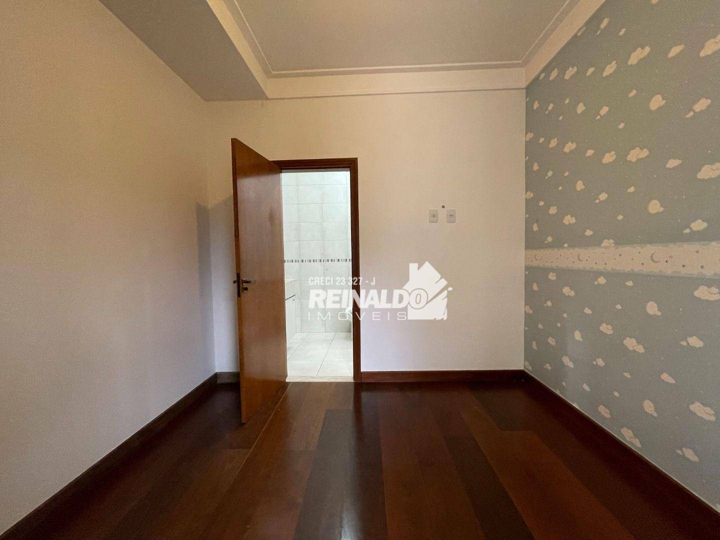 Casa à venda com 4 quartos, 241m² - Foto 13