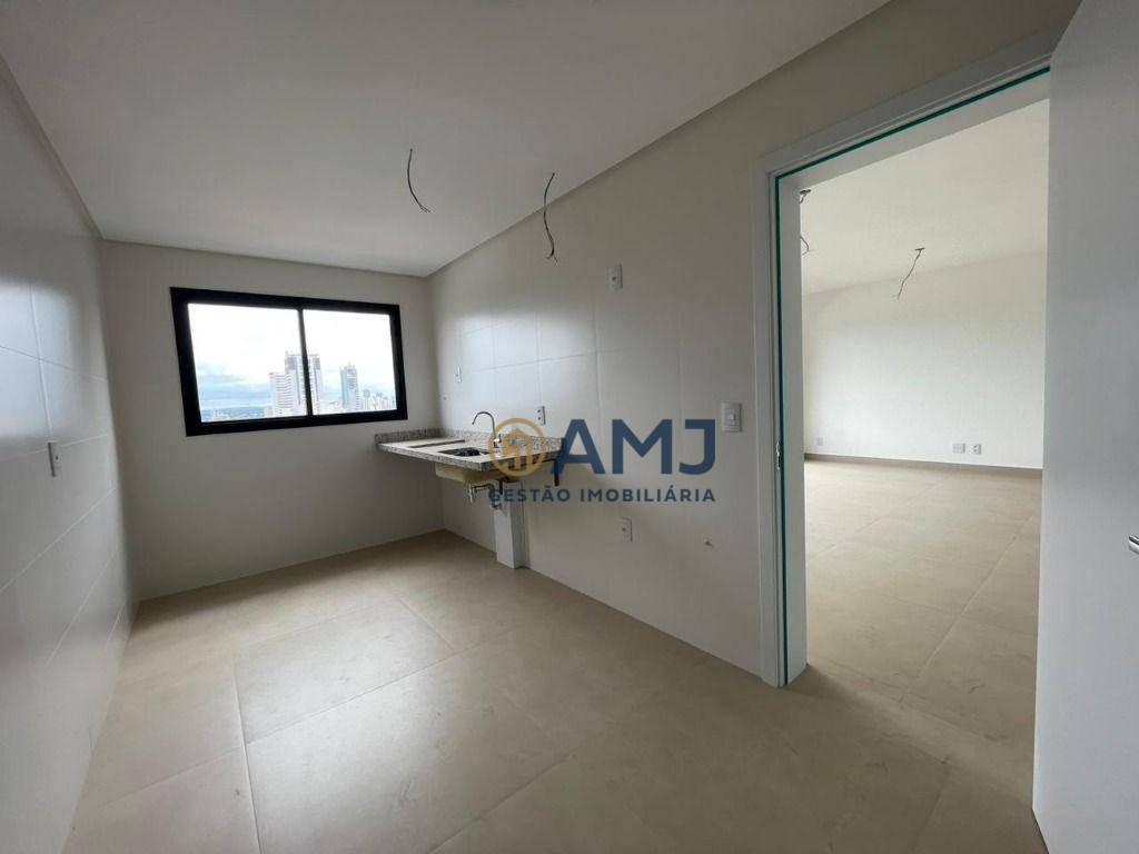 Apartamento à venda com 3 quartos, 128m² - Foto 4