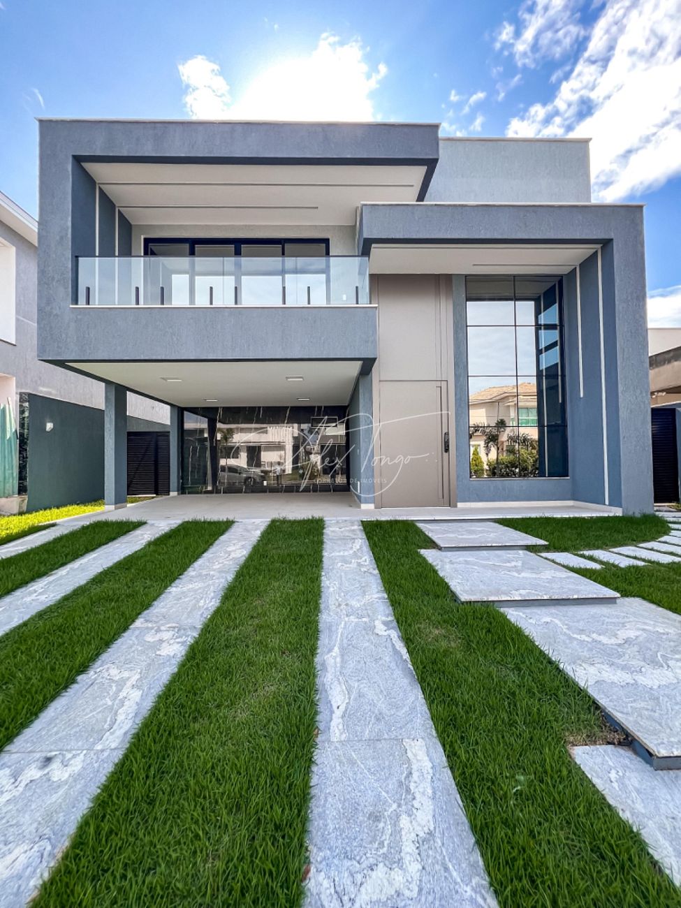 Casa de Condomínio à venda com 4 quartos, 289m² - Foto 1