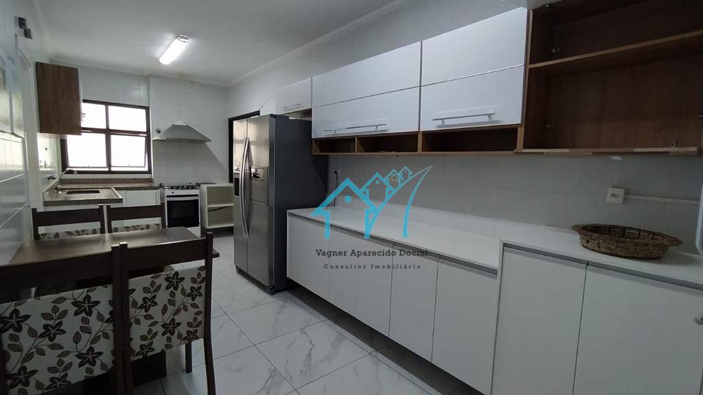 Apartamento à venda com 3 quartos, 200m² - Foto 1