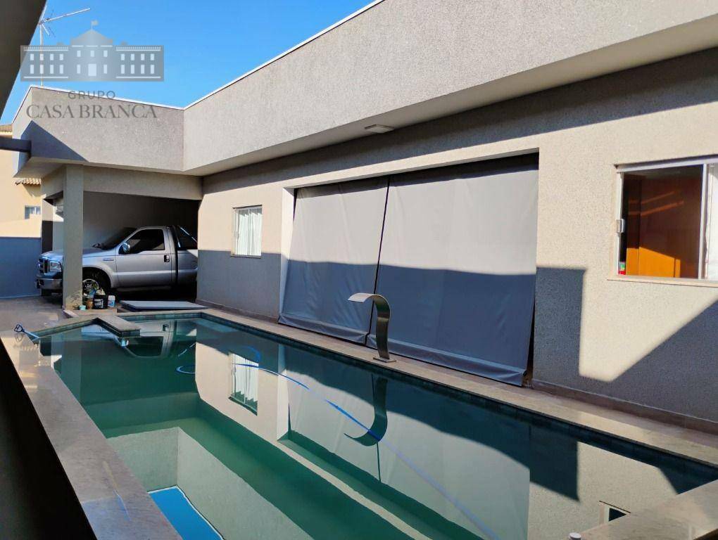 Chácara à venda com 4 quartos, 339m² - Foto 1