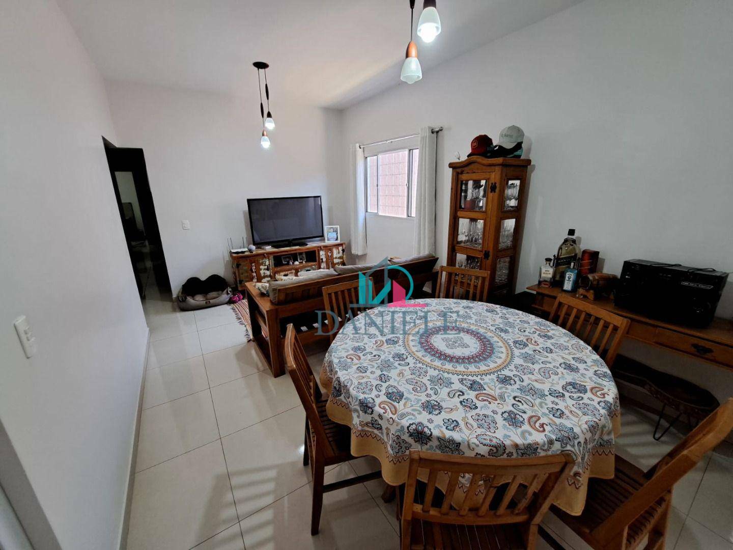 Casa à venda com 3 quartos, 84m² - Foto 1