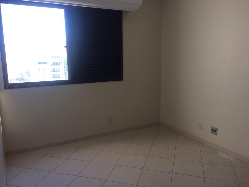 Apartamento para alugar com 4 quartos, 368m² - Foto 13